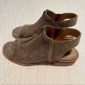 Softt Nalda Zip, Metallic Suede, Size 8.5 M